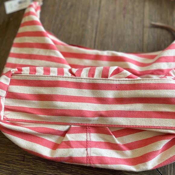 Chic Striped Coral‎ and White Hobo Bag - Picture 7 of 12